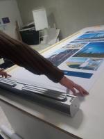 Productie roll-up - Sistemele expozitionale de tip roll up banner sunt extrem de portabile si pot fi stranse cu usurinta fara a se deteriora. 