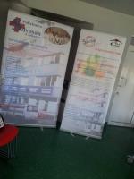 Realizam sisteme expozitionale Roll Up Banner diferite dimensiuni. Sistemul este usor de folosit si usor de transportat.